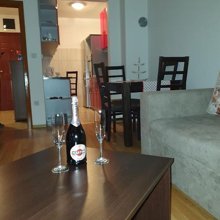 Apartman Basic Добой Екстериор снимка