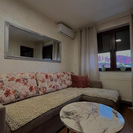 Apartman Basic Добой Екстериор снимка