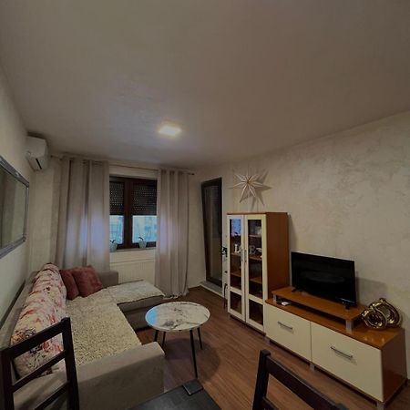 Apartman Basic Добой Екстериор снимка