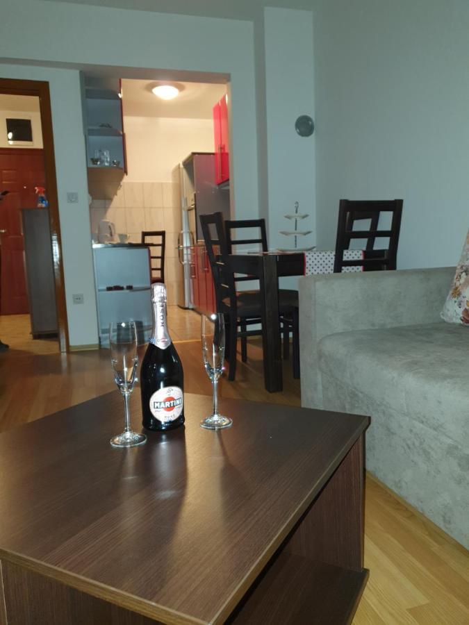 Apartman Basic Добой Екстериор снимка