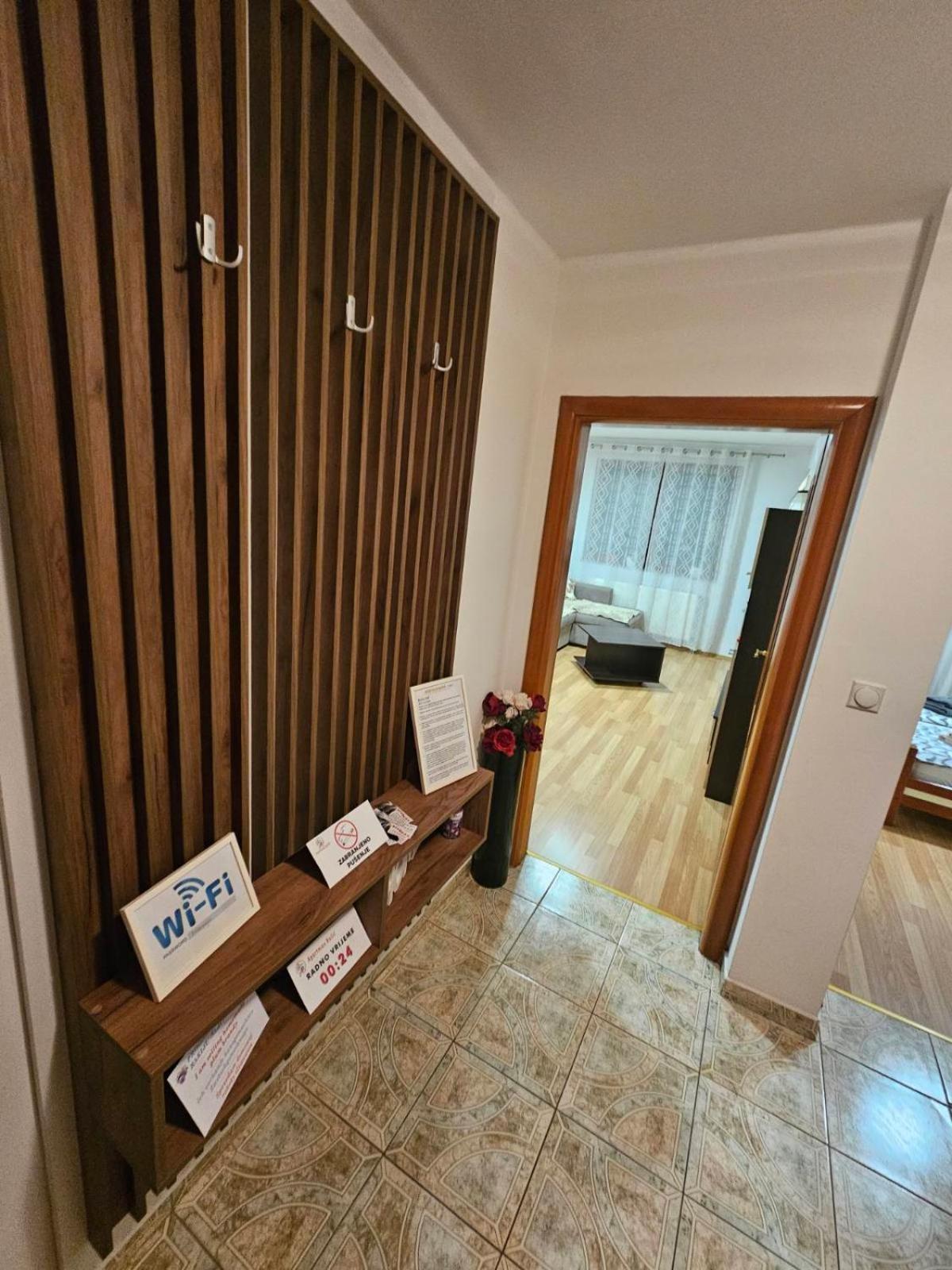 Apartman Basic Добой Екстериор снимка